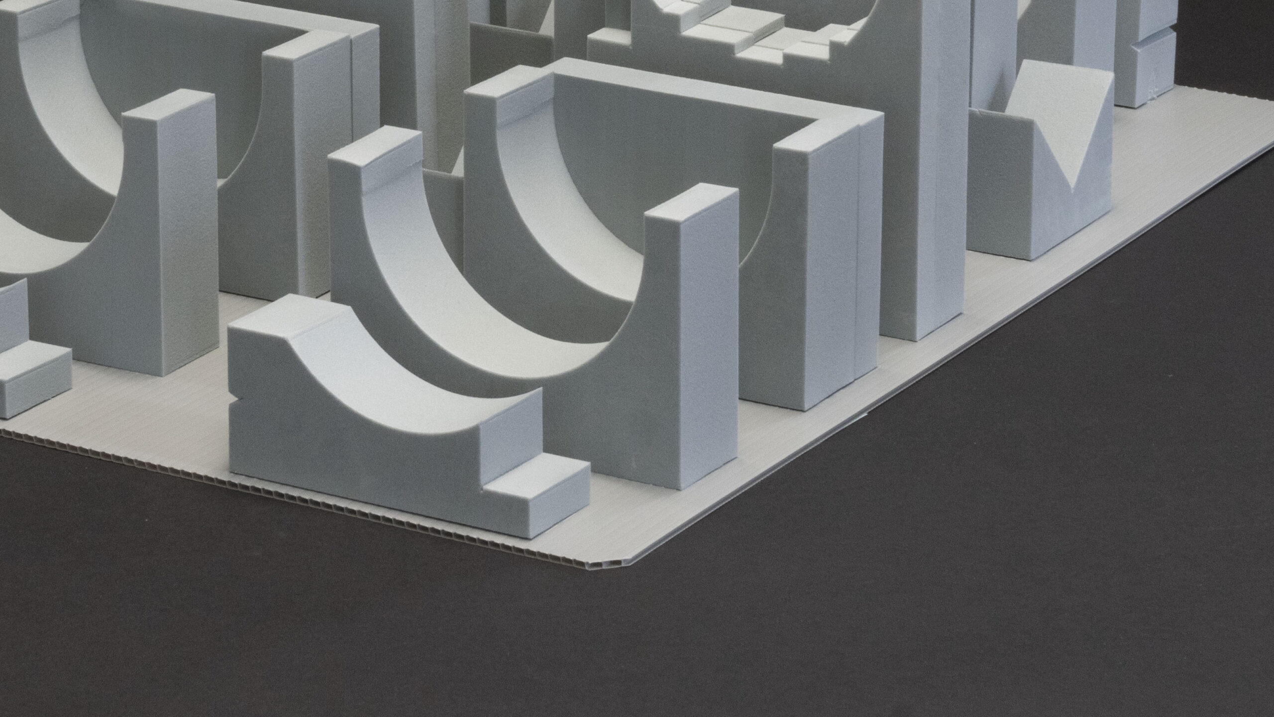 プラダンとは?発泡ポリエチレン緩衝材と併せて設計して、通い箱を作ろう!