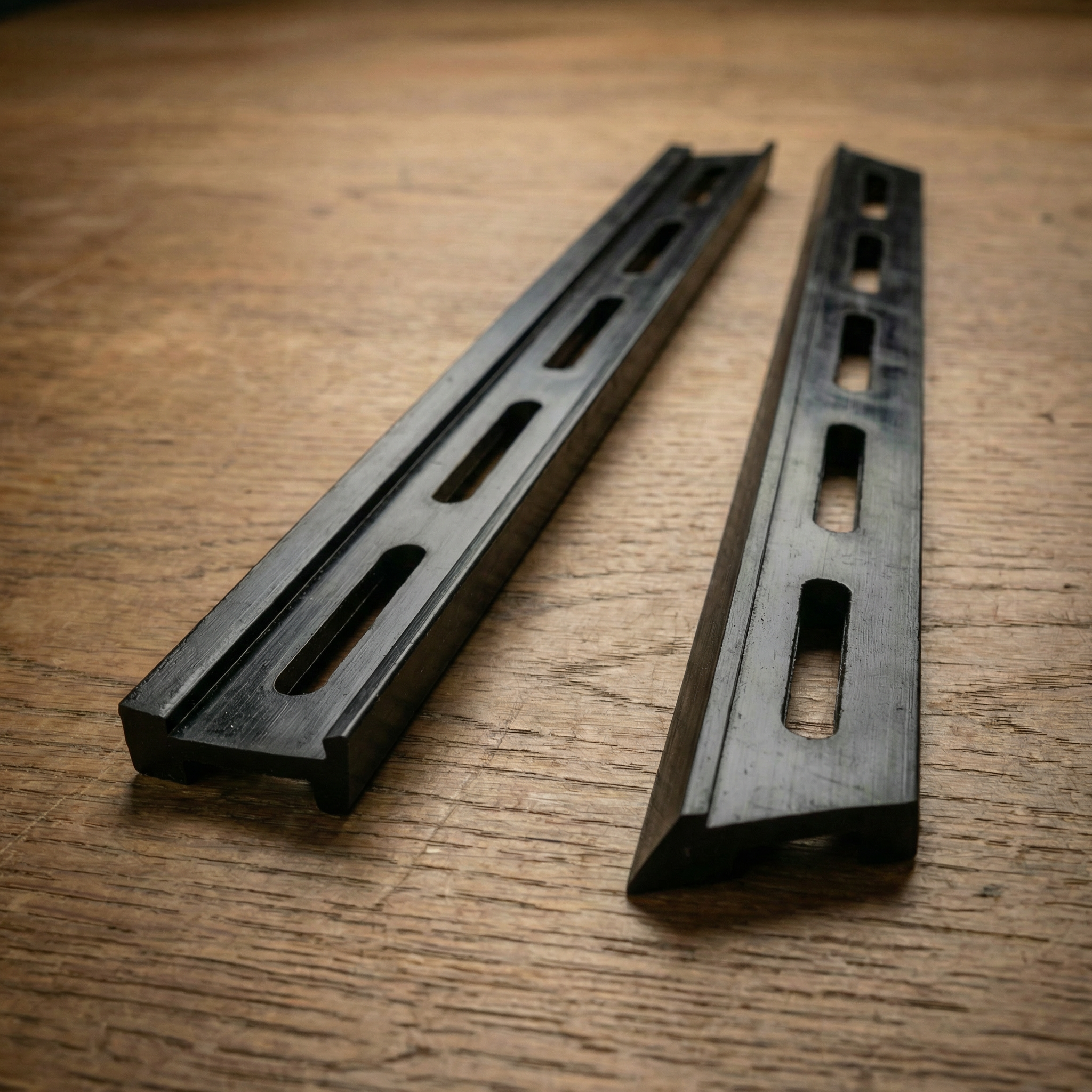 図面なし・現物支給だけでワイパー材を復元製作した事例